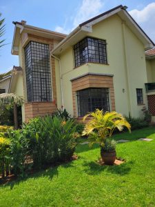 4-BEDROOM VILLA + DSQ TO LET - KITISURU